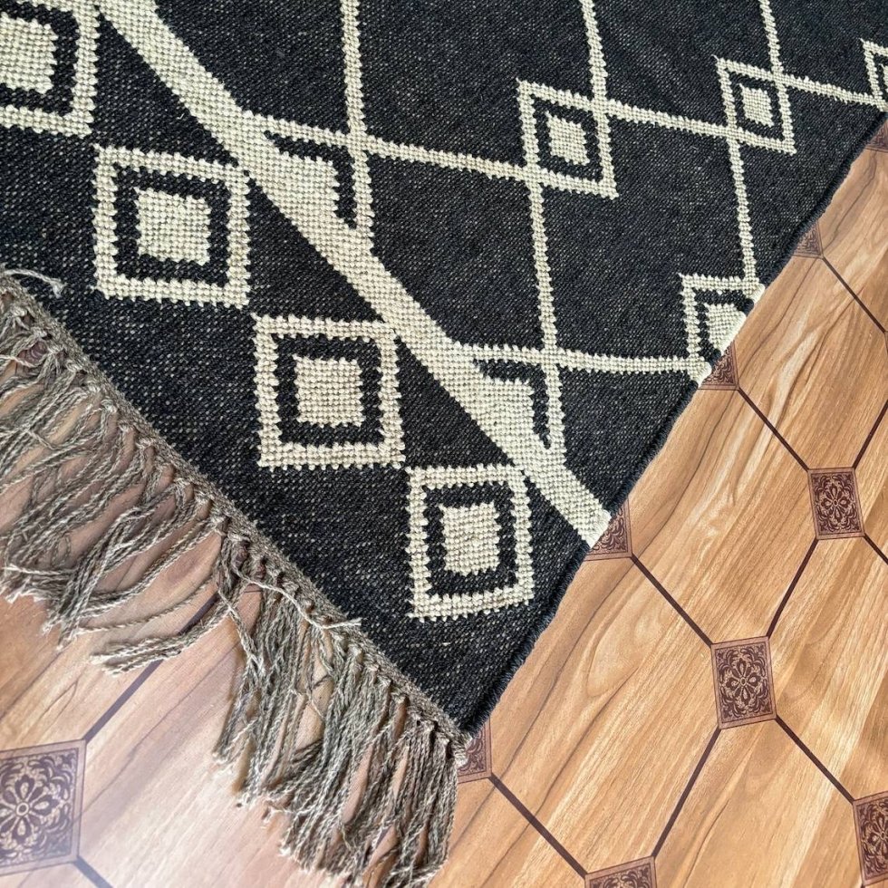 Svart och naturfärgad diamantmatta i ull och jute - Bild 4