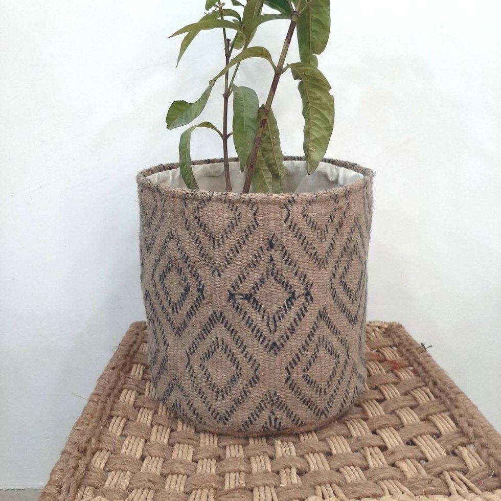 Minimal korg i jute med svart diamant - Bild 3