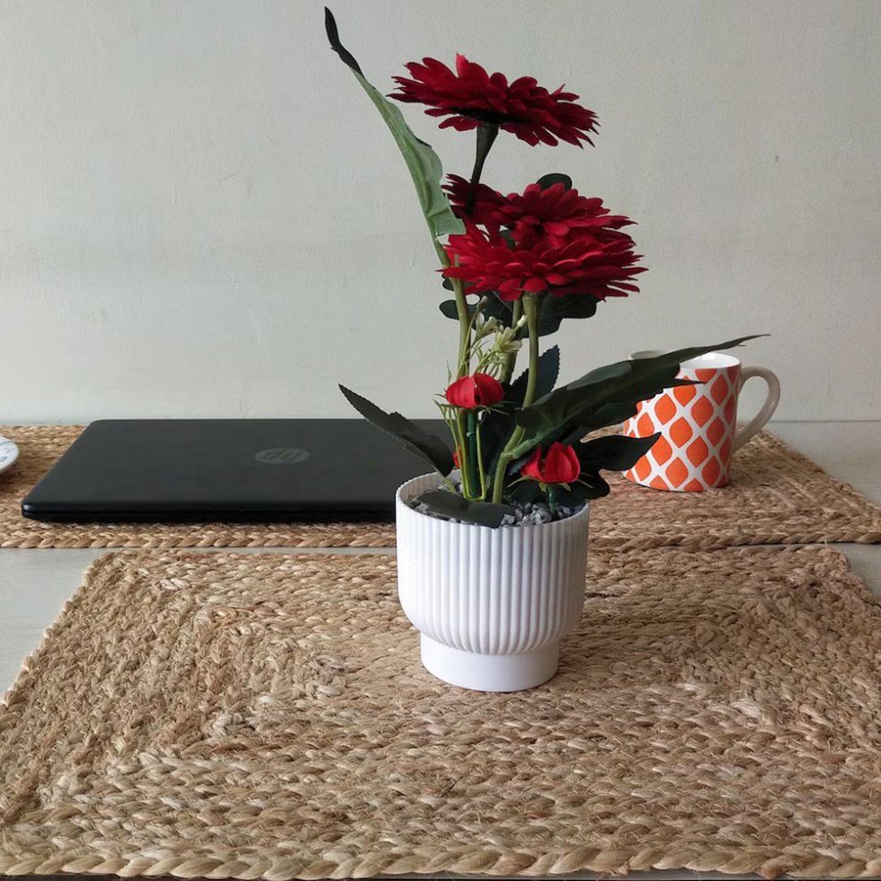 Rektangulära placemats av jute i naturmaterial