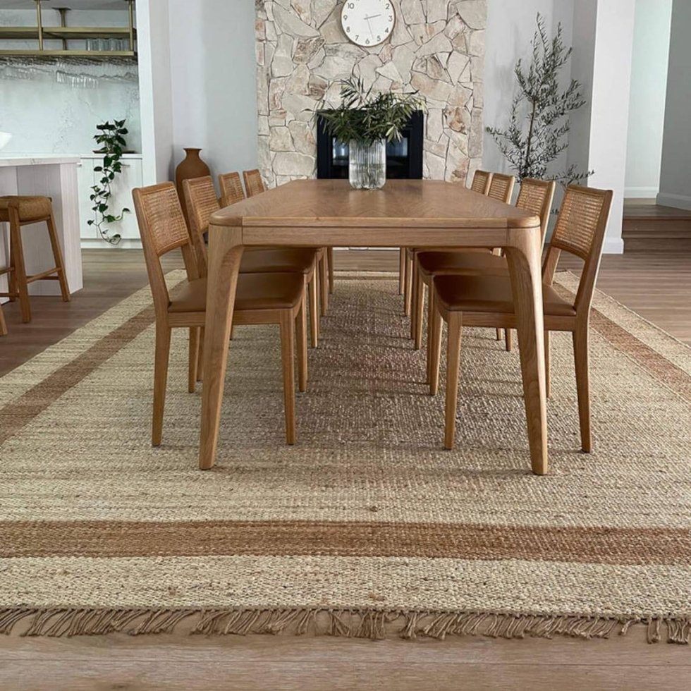 Matta i vit och naturfärgad jute med tofsar - Bild 2