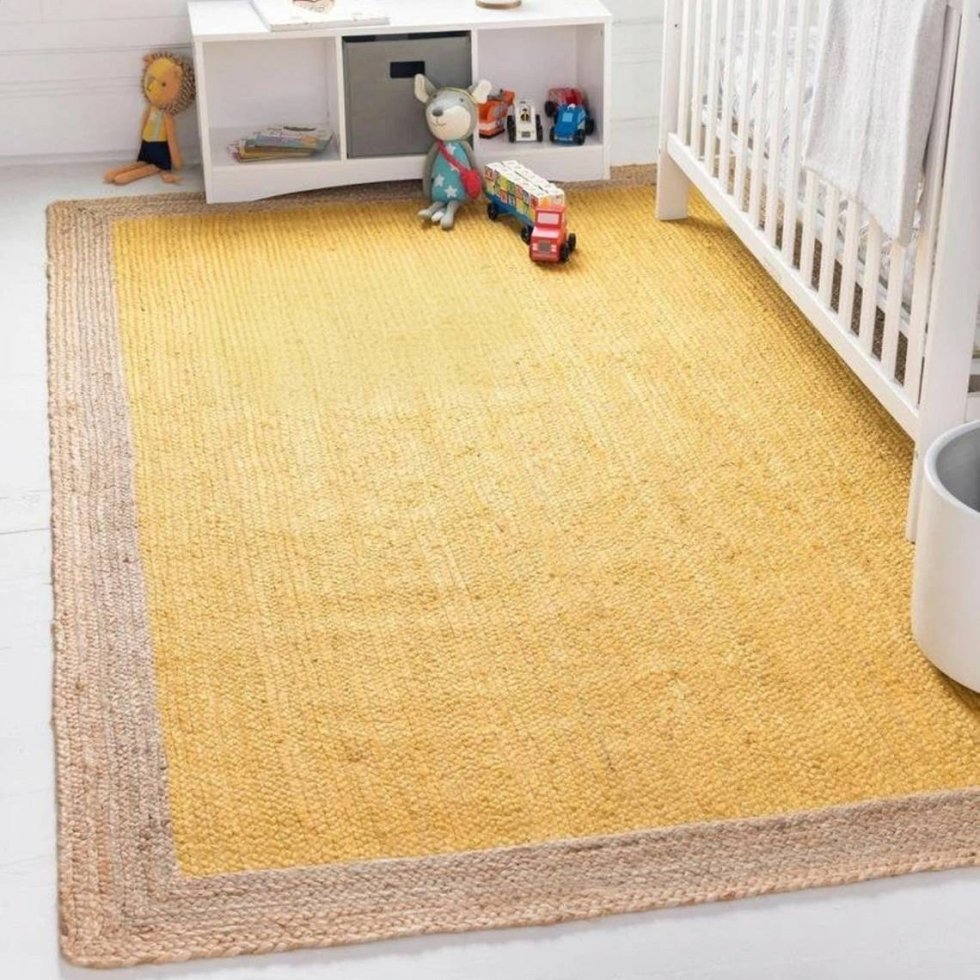 Gul flätad jute matta med naturlig kant